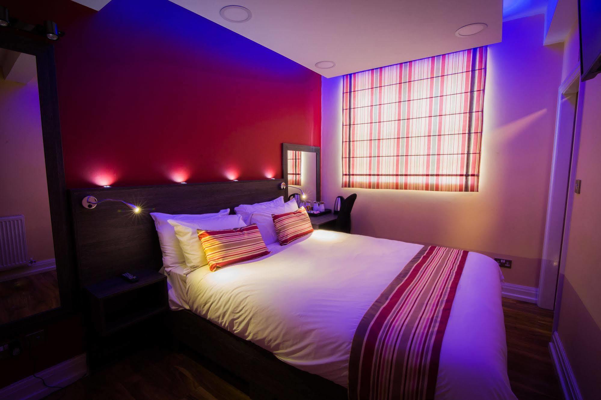 Ville Hotel Manchester Exterior photo